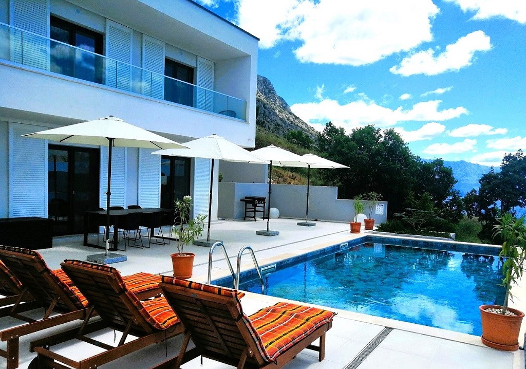 VILLA WITH POOL AND SEA VIEW