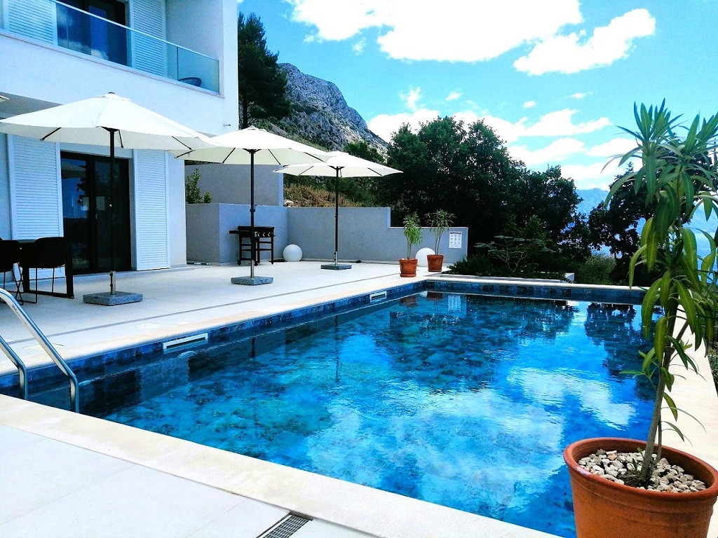 VILLA WITH POOL AND SEA VIEW