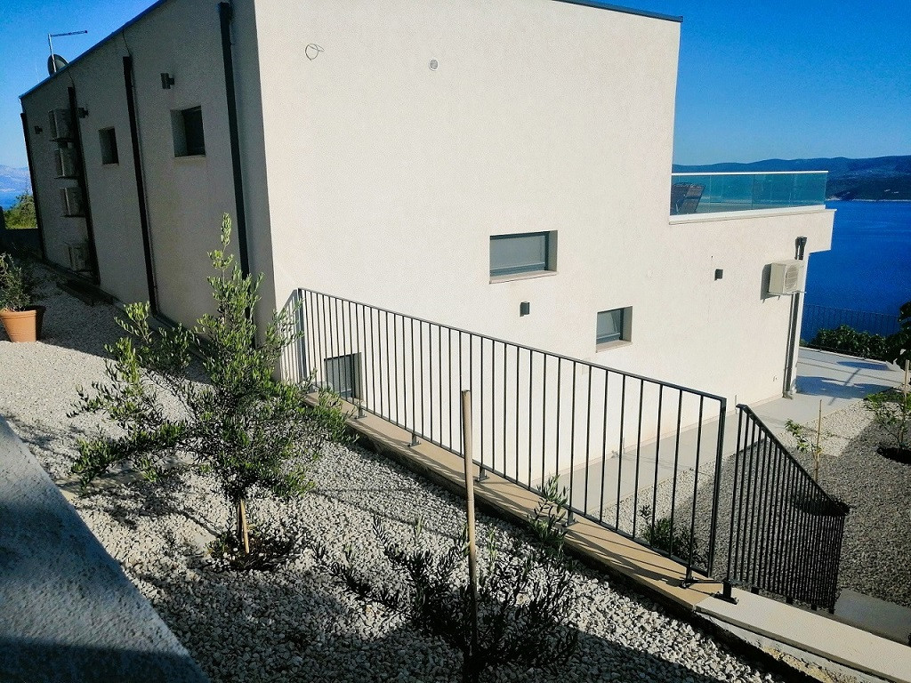 VILLA WITH POOL AND SEA VIEW