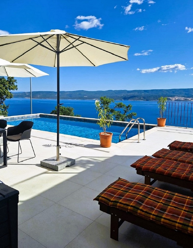 VILLA WITH POOL AND SEA VIEW