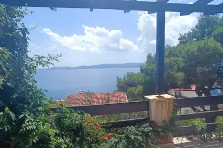 APARTMANSKA KUĆA UZ MORE