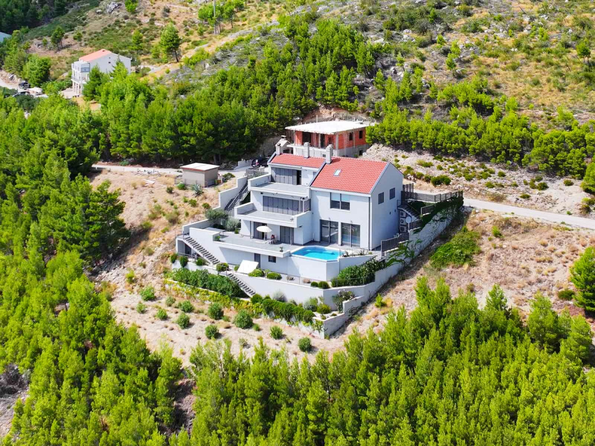 LUKSUZNA VILA OMIŠ