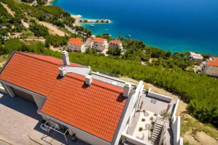 VERMIETUNG EINER LUXUSVILLA