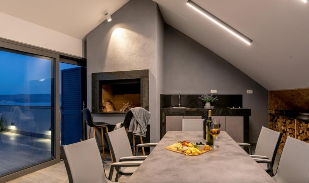 VERMIETUNG EINER LUXUSVILLA