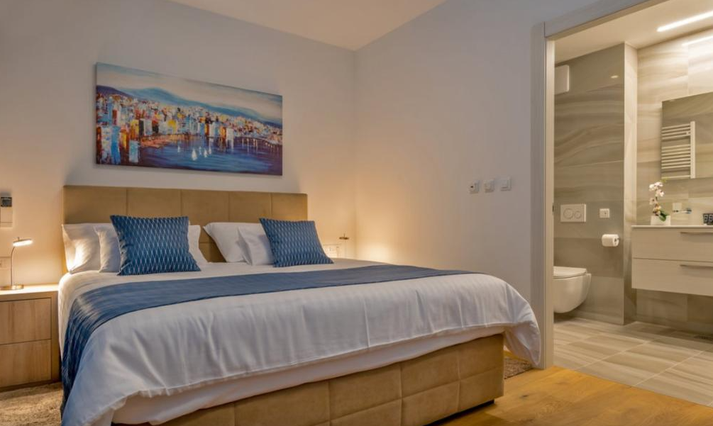 VERMIETUNG EINER LUXUSVILLA