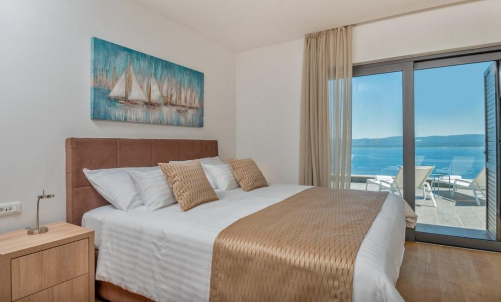 VERMIETUNG EINER LUXUSVILLA