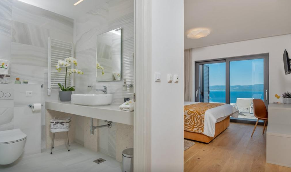 VERMIETUNG EINER LUXUSVILLA