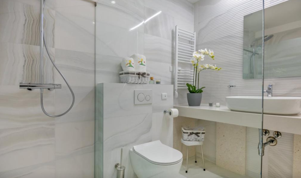 VERMIETUNG EINER LUXUSVILLA