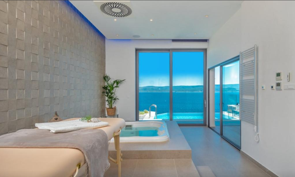 VERMIETUNG EINER LUXUSVILLA