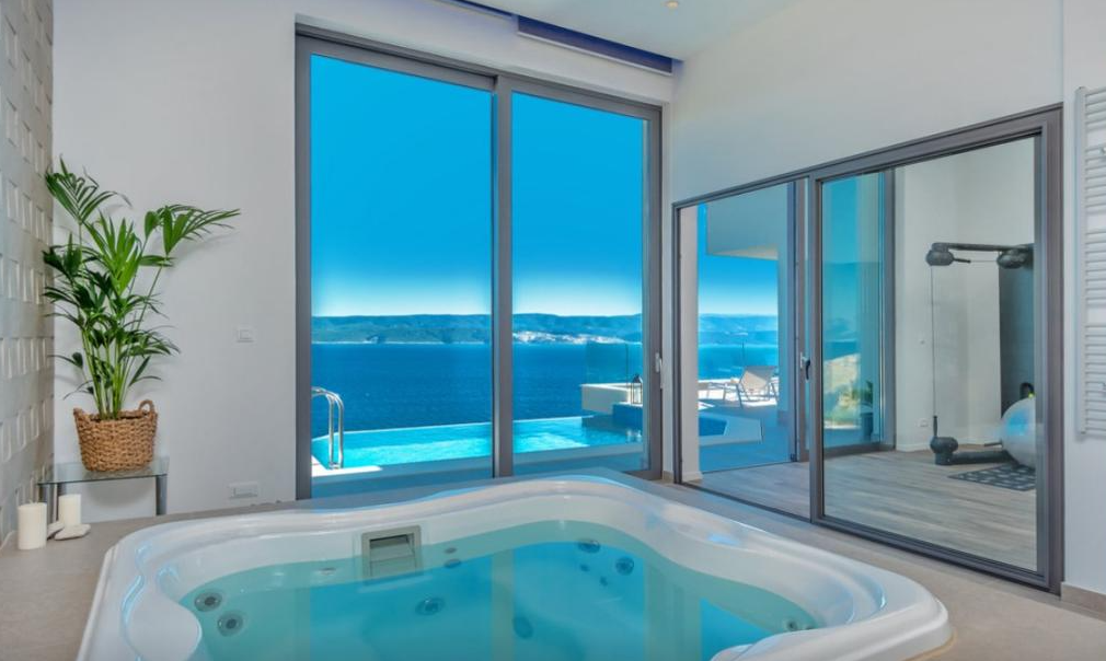 VERMIETUNG EINER LUXUSVILLA