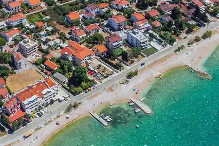 HAUS AM MEER MIT GROSSZÜGIGEM GARTEN