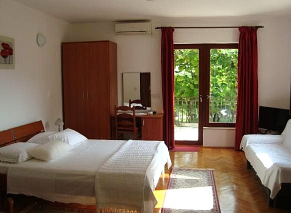 STUNNING BEACHFRONT HOUSE FOR SALE IN SV.FILIP I JAKOV(TURANJ), ZADAR RIVIERA