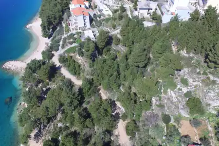 ATRAKTIVNO GRAĐEVINSKO ZEMLJIŠTE OMIŠ
