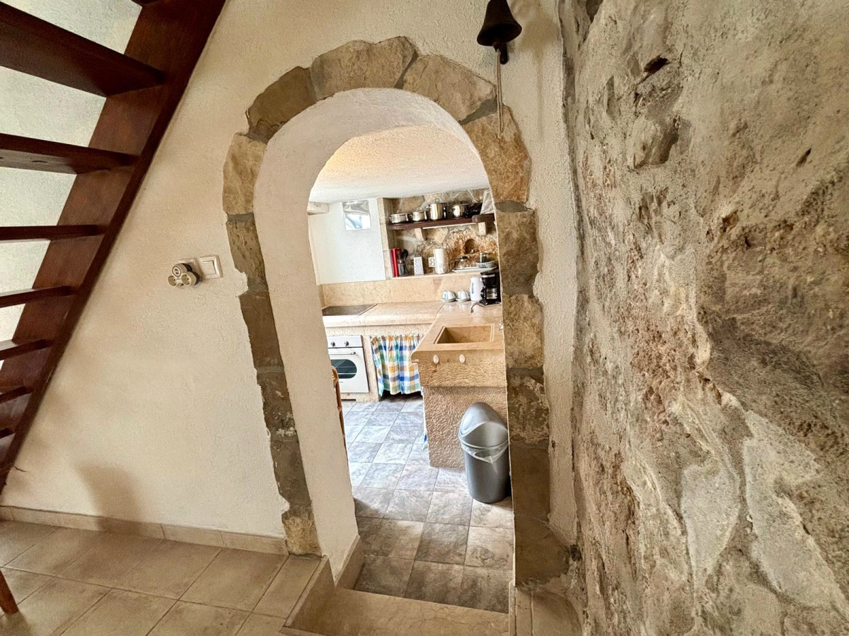 STONE HOUSE FIRST ROW BY THE SEA