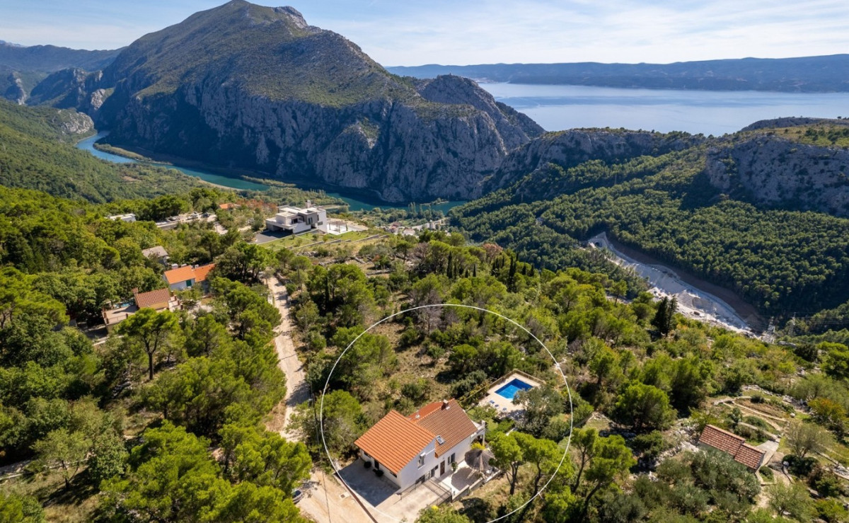 A CHARMING HOUSE FOR NATURE LOVERS