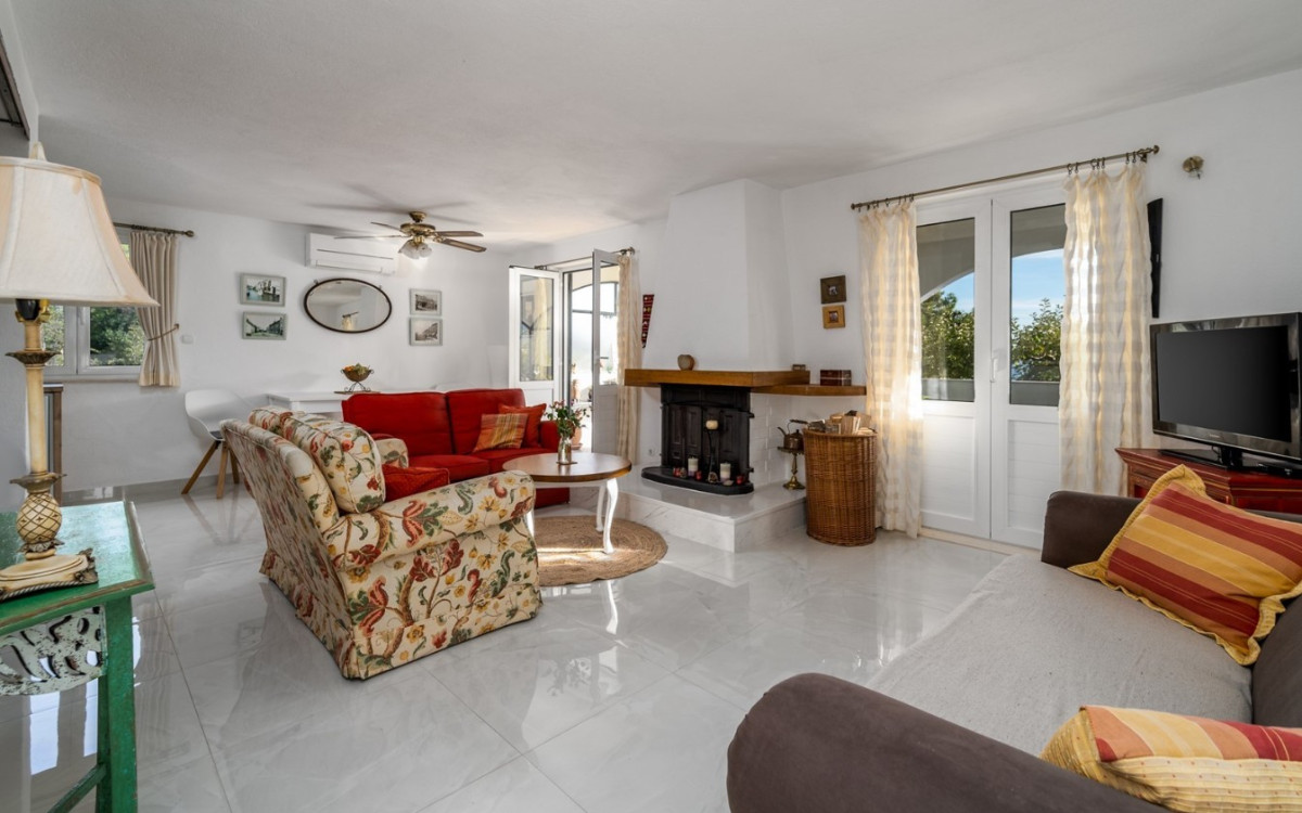 A CHARMING HOUSE FOR NATURE LOVERS