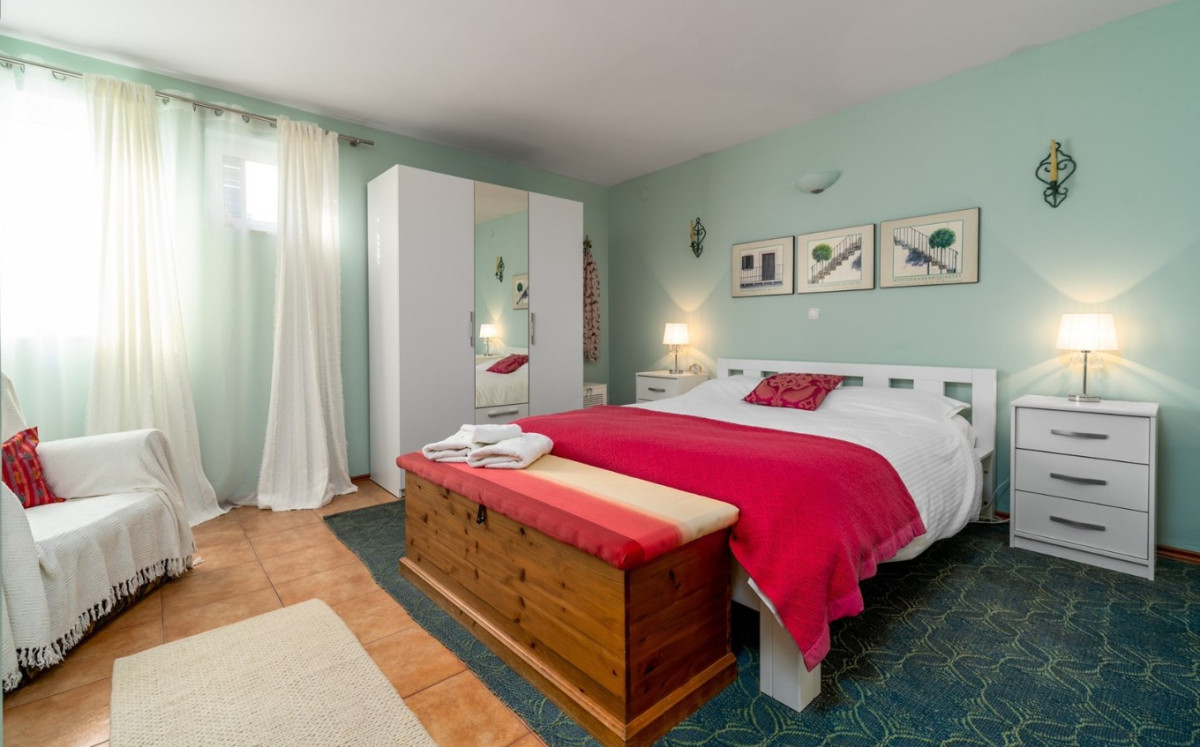 A CHARMING HOUSE FOR NATURE LOVERS