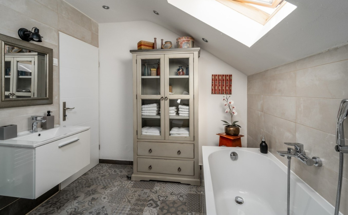 A CHARMING HOUSE FOR NATURE LOVERS