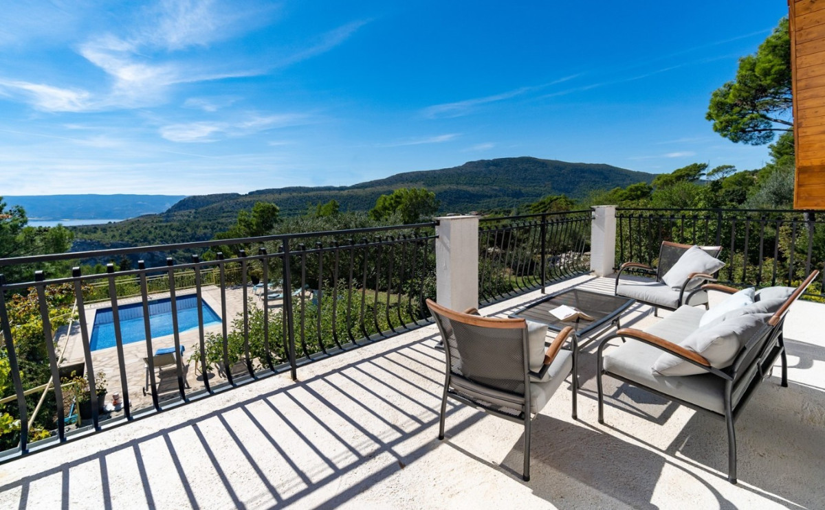 A CHARMING HOUSE FOR NATURE LOVERS