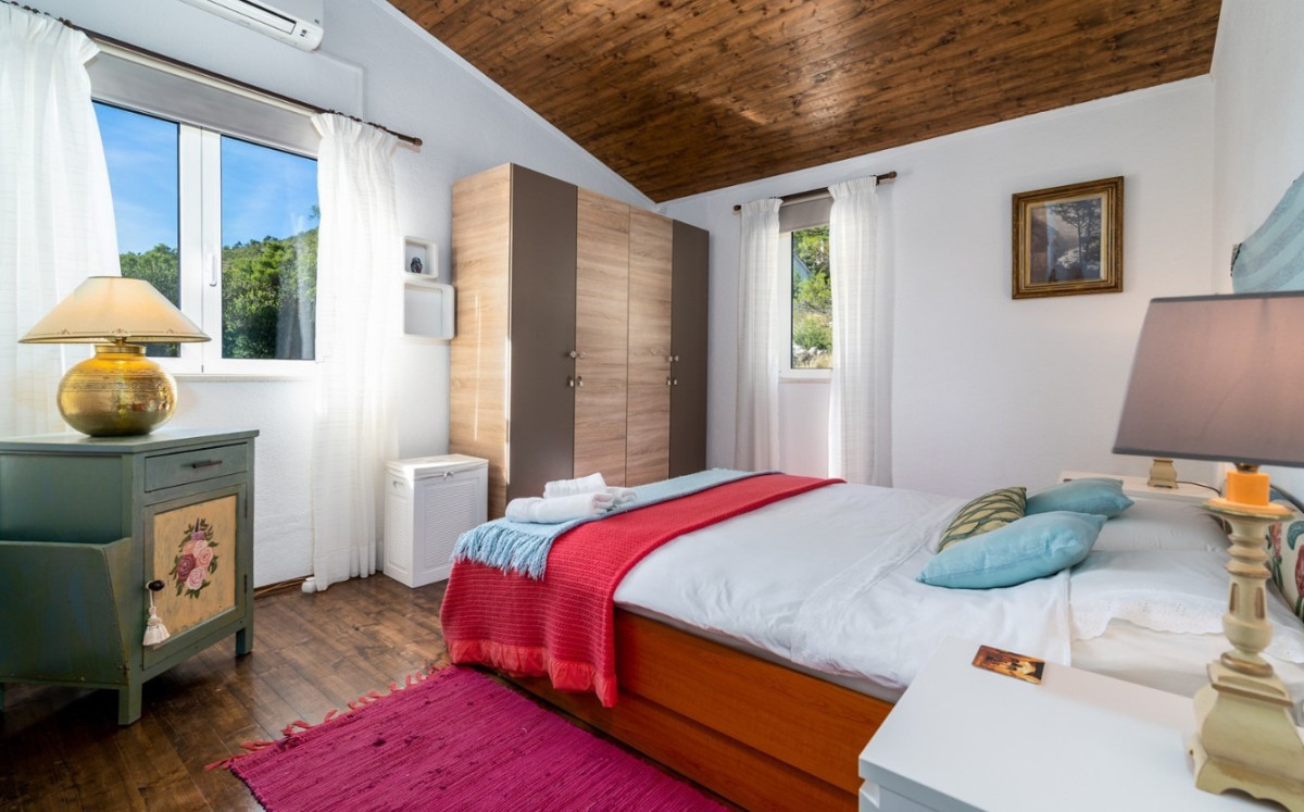 A CHARMING HOUSE FOR NATURE LOVERS