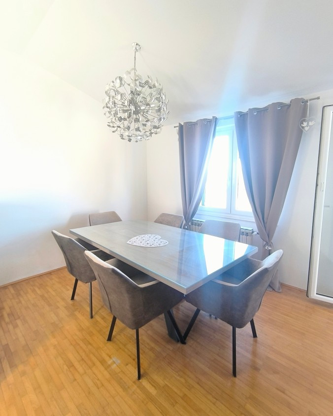 PROSTRANI TROSOBAN STAN UZ MORE