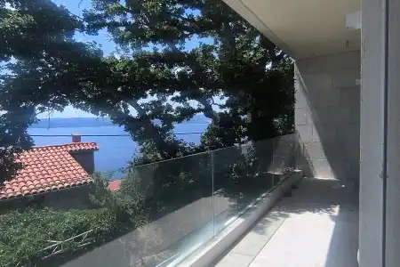 Prekrasna renovirana kuća s pogledom na more