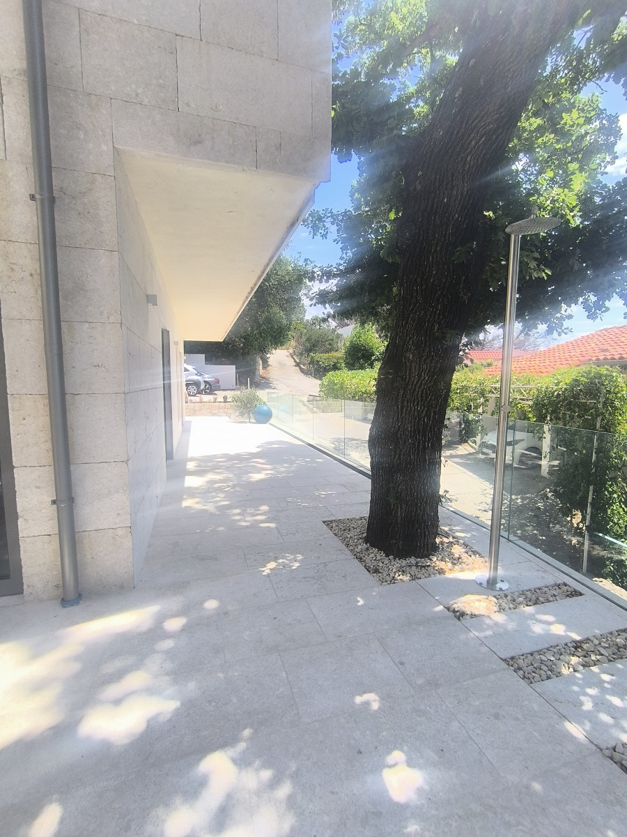 WUNDERSCHÖNES, RENOVIERTES HAUS MIT MEERBLICK