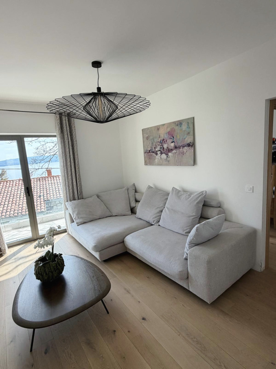 WUNDERSCHÖNES, RENOVIERTES HAUS MIT MEERBLICK