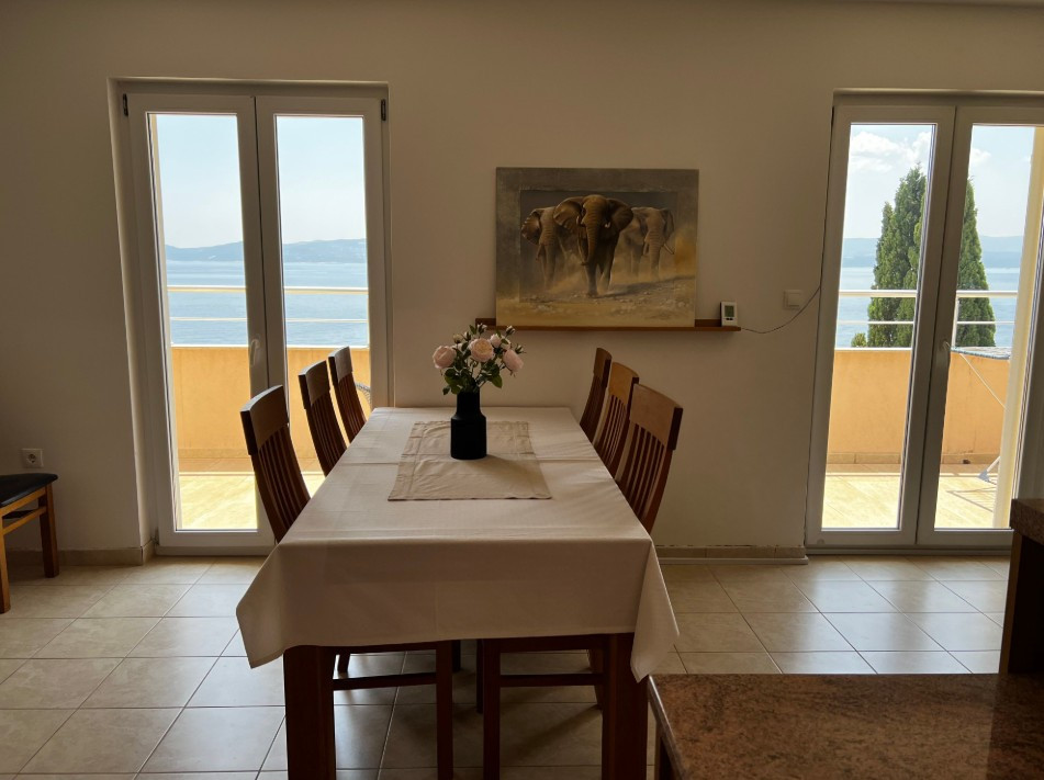 ZWEIZIMMER-WOHNUNG, TOPLAGE, NUR WENIGE SCHRITTE VOM MEER ENTFERNT