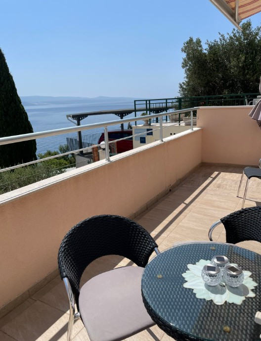 ZWEIZIMMER-WOHNUNG, TOPLAGE, NUR WENIGE SCHRITTE VOM MEER ENTFERNT