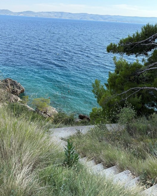 ZWEIZIMMER-WOHNUNG, TOPLAGE, NUR WENIGE SCHRITTE VOM MEER ENTFERNT
