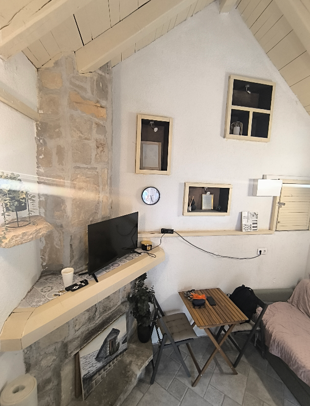 CHARMING RENOVATED STONE HOUSE IN THE OLD VILLAGE OF DUĆE, OMIŠ