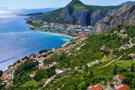 Građevinsko zemljište s pogledom na more Omiš