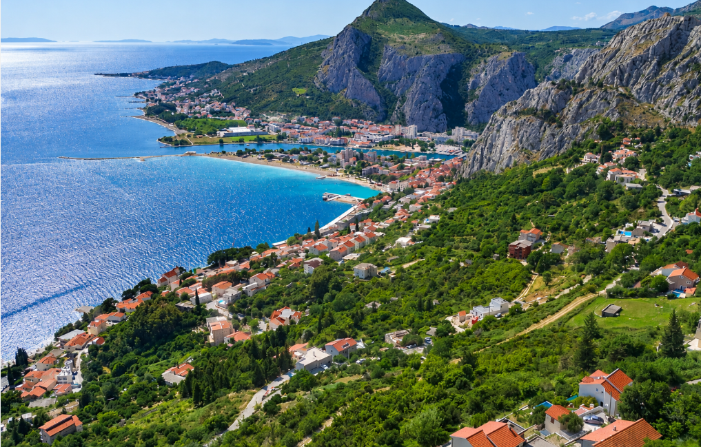 BAUGRUNDSTÜCK MIT MEERBLICK IN OMIS