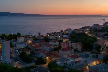 DVOSOBAN STAN 70 m² S POGLEDOM NA MORE -DUGI RAT