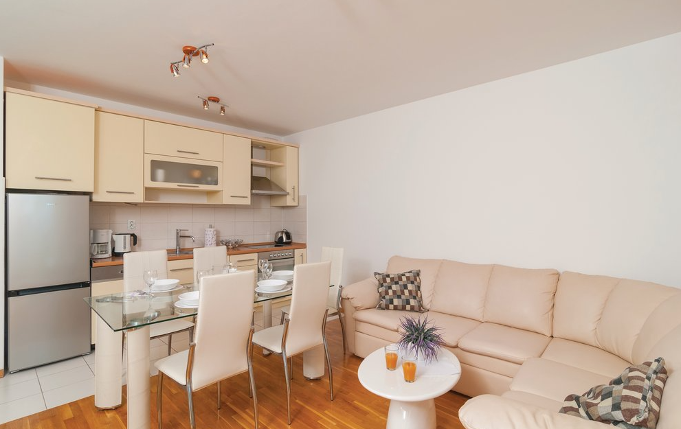 WOHNUNG ZUR LANGZEITMIETE – OMIŠ