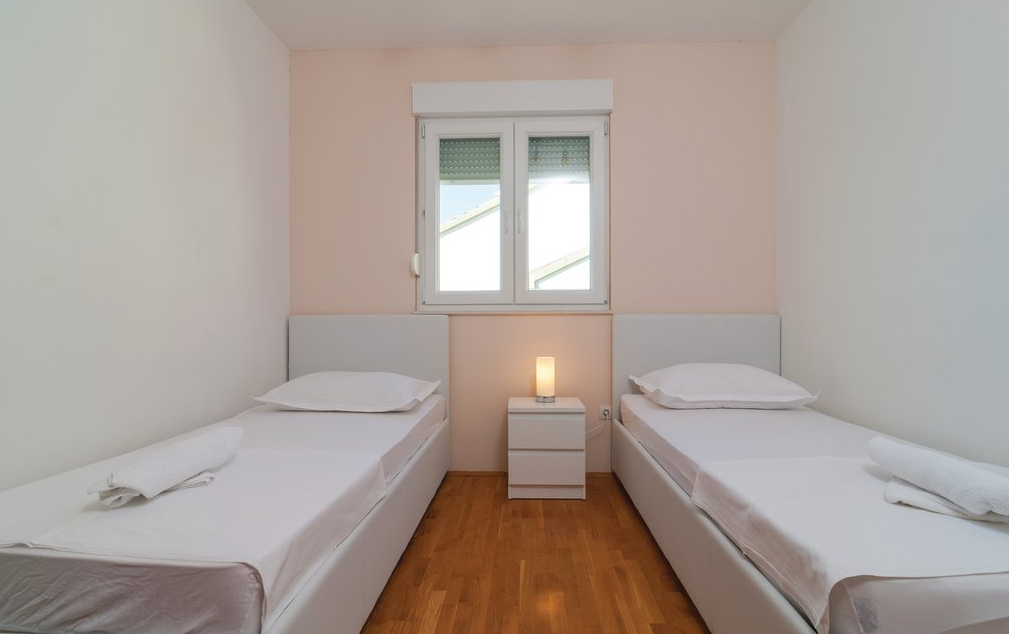 WOHNUNG ZUR LANGZEITMIETE – OMIŠ