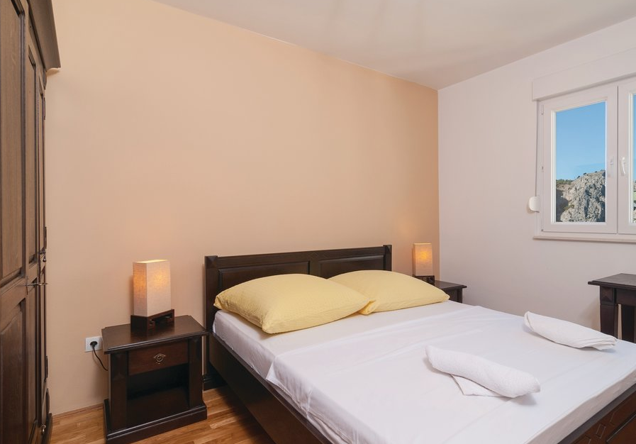 WOHNUNG ZUR LANGZEITMIETE – OMIŠ