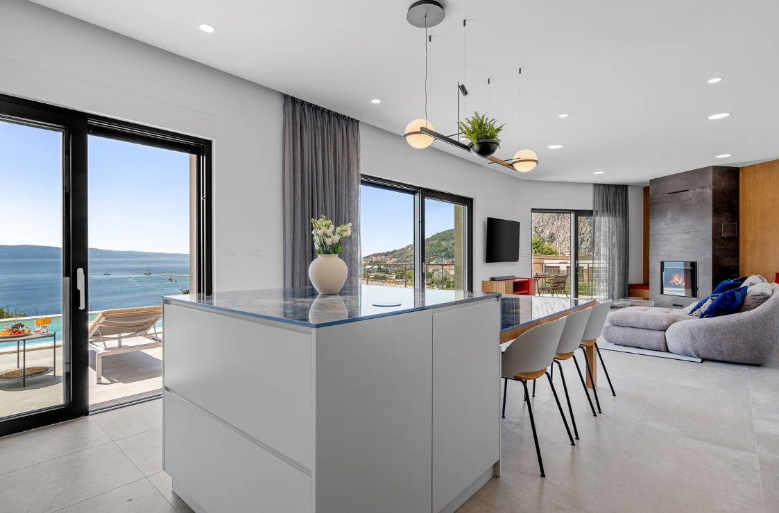 MODERN VILLA WITH SEA VIEWS