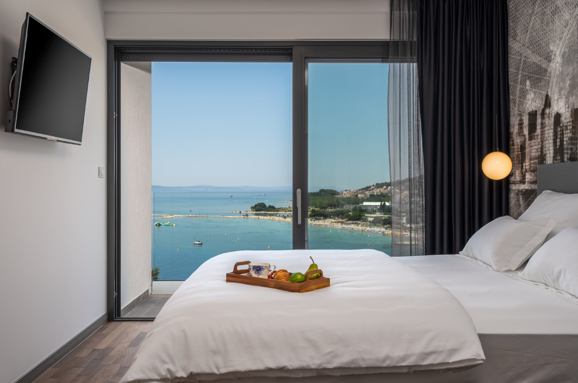 MODERN VILLA WITH SEA VIEWS