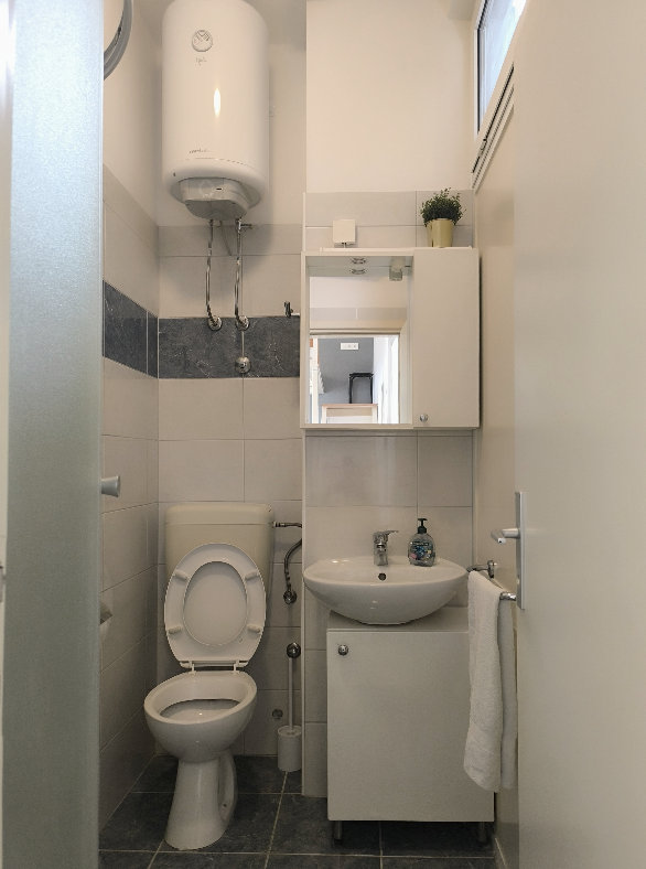 GESCHÄFTSRAUM ZU VERKAUFEN – OMIŠ