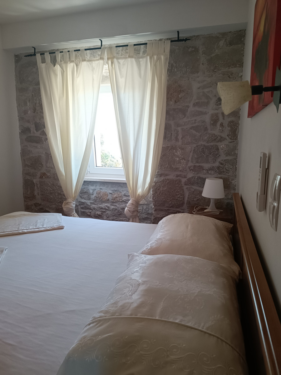 RENOVIRANE KAMENE KUĆE
