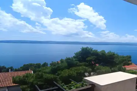 APARTMANSKA KUĆA UZ MORE