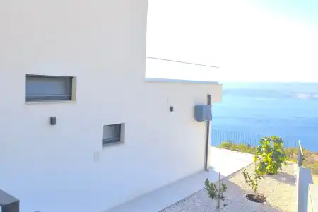 VILA NA OMIŠKOJ RIVIJERI