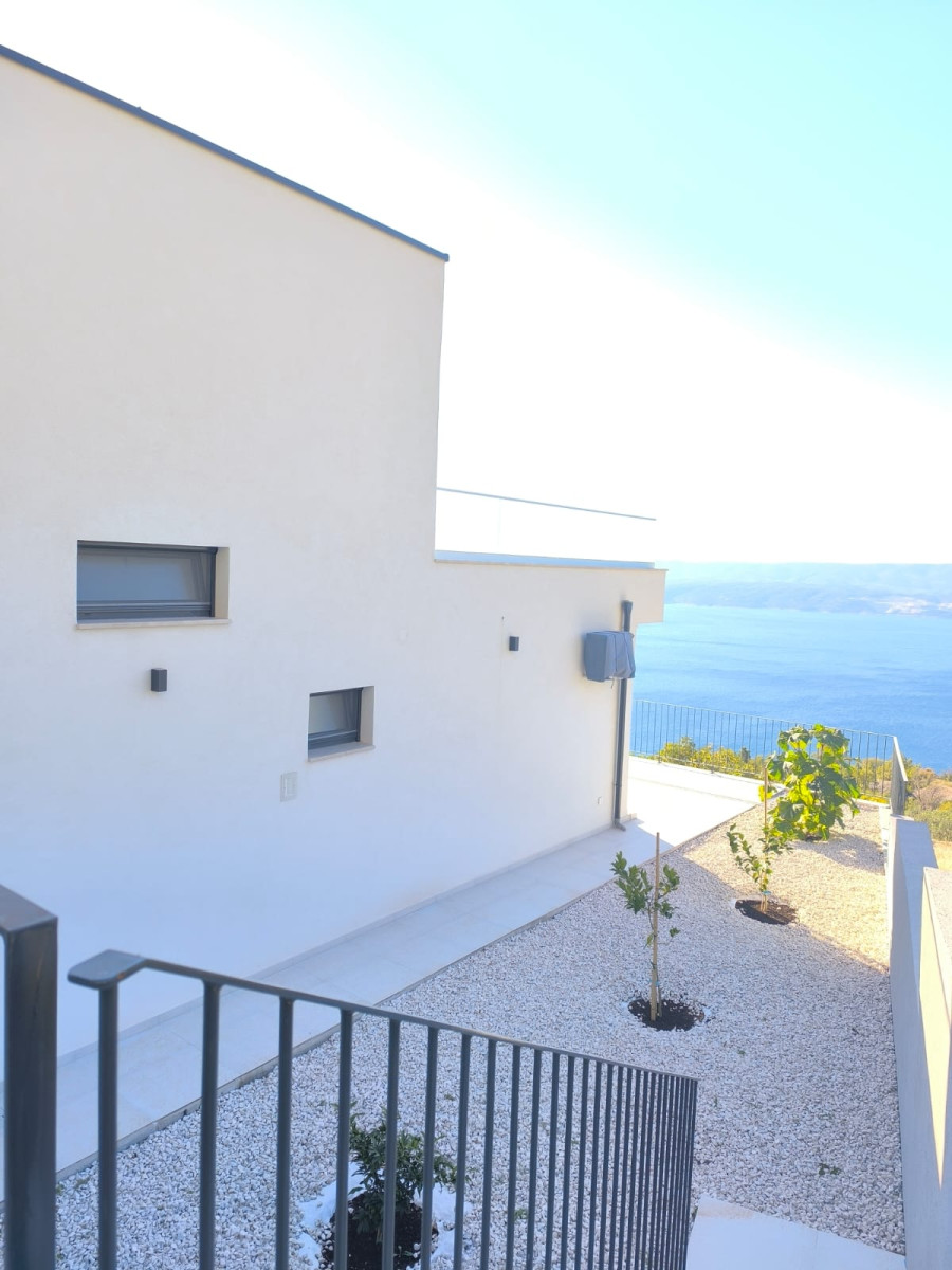 VILLA WITH POOL AND SEA VIEW