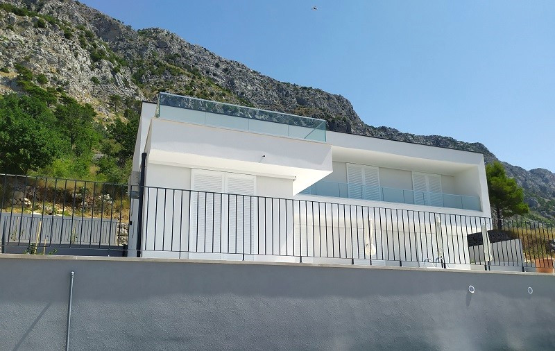 VILLA WITH POOL AND SEA VIEW