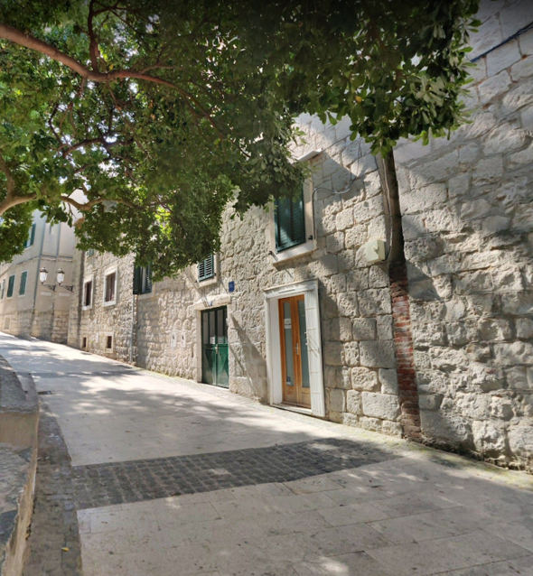 KAMENA KUĆA SPLIT, RADUNICA