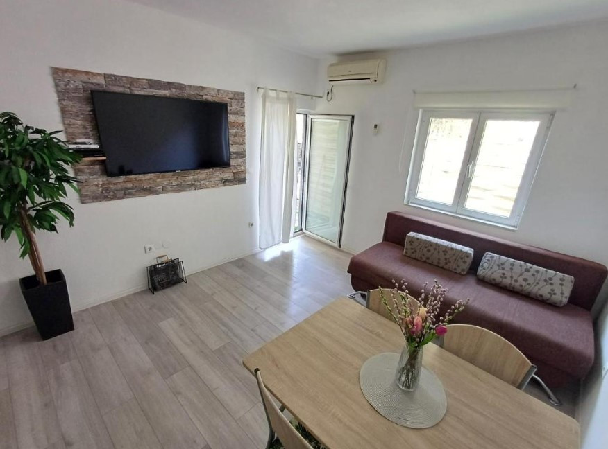 APARTMANSKA KUĆA BLIZU MORA