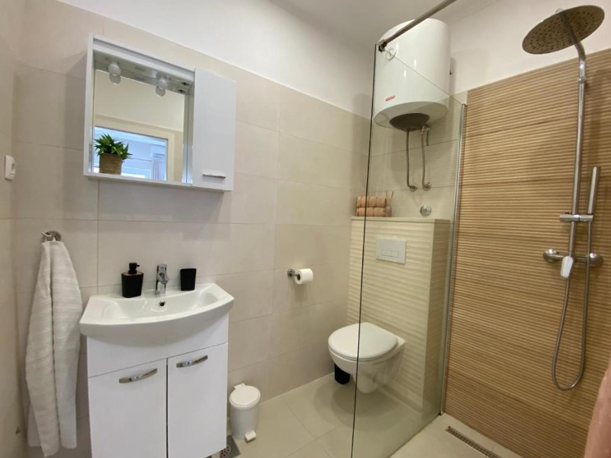 APARTMANSKA KUĆA BLIZU MORA