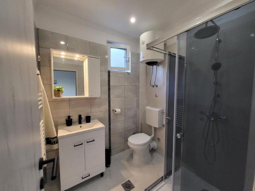 APARTMANSKA KUĆA BLIZU MORA